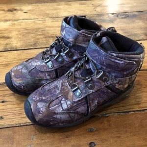 Boys Ozark Trail Boots (Size 11)